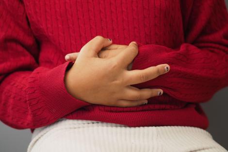 O femeie a crezut că se balonează de la lactate, dar c&acirc;nd a mers la medic a primit un diagnostic crunt. Ce avea, de fapt