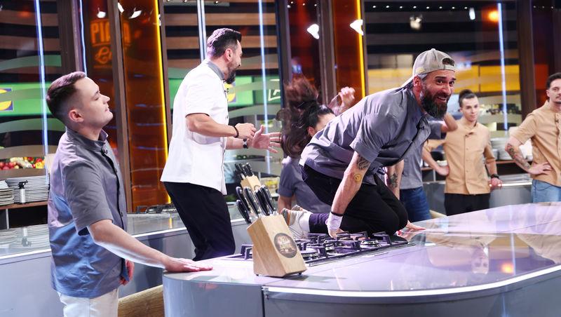 Chefi la cuțite, 15 aprilie 2026. S-au confiscat farfurii, iar verdictul final a fost uluitor. Cine a câștigat al treilea battle