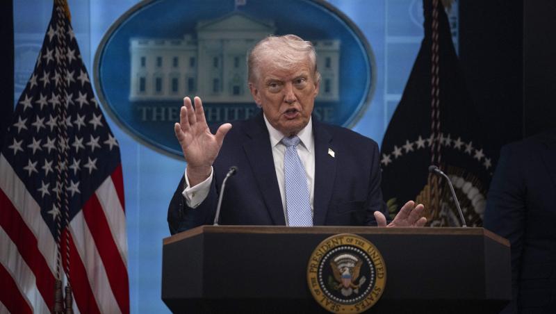 Donald Trump și Papa Leon, schimb de replici dure despre războiul din Iran: ce și-au spus