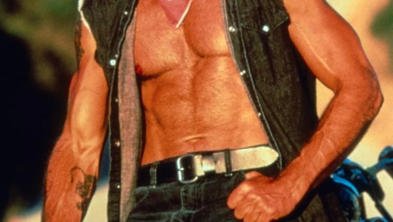 Un nou cuplu de aur la Hollywood! Ea, una dintre frumusețile anilor '80. El a frânt multe inimi! Cum au fost surprinși împreună