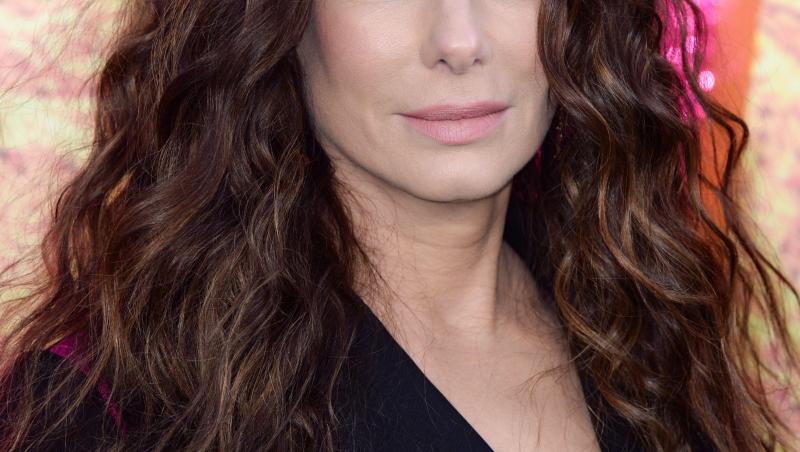 Sandra Bullock, transformare neașteptată la 61 de ani. Cum a apărut în public la aproape 3 ani de la moartea partenerului ei