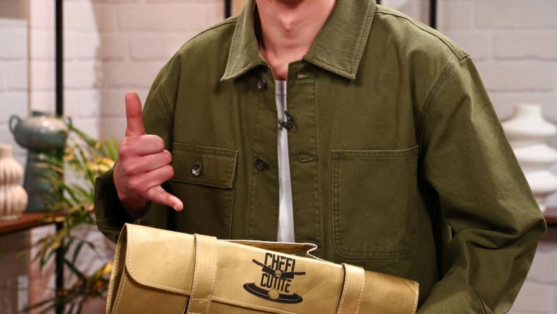 Chefi la cuțite, lider de audiență. Alexandru Szabo a luat cuțitul de aur din partea lui Chef Ștefan