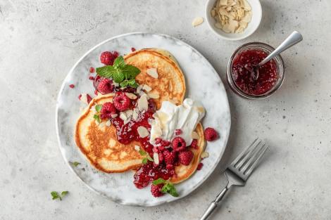 Pancakes proteice cu banane și fulgi de ovăz, pentru mic dejunuri gustoase și consistente