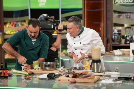 Jurații sparg diseară bombele c&acirc;știgate, iar Chef Richard lovește bancurile adverse cu o amuletă foarte puternică