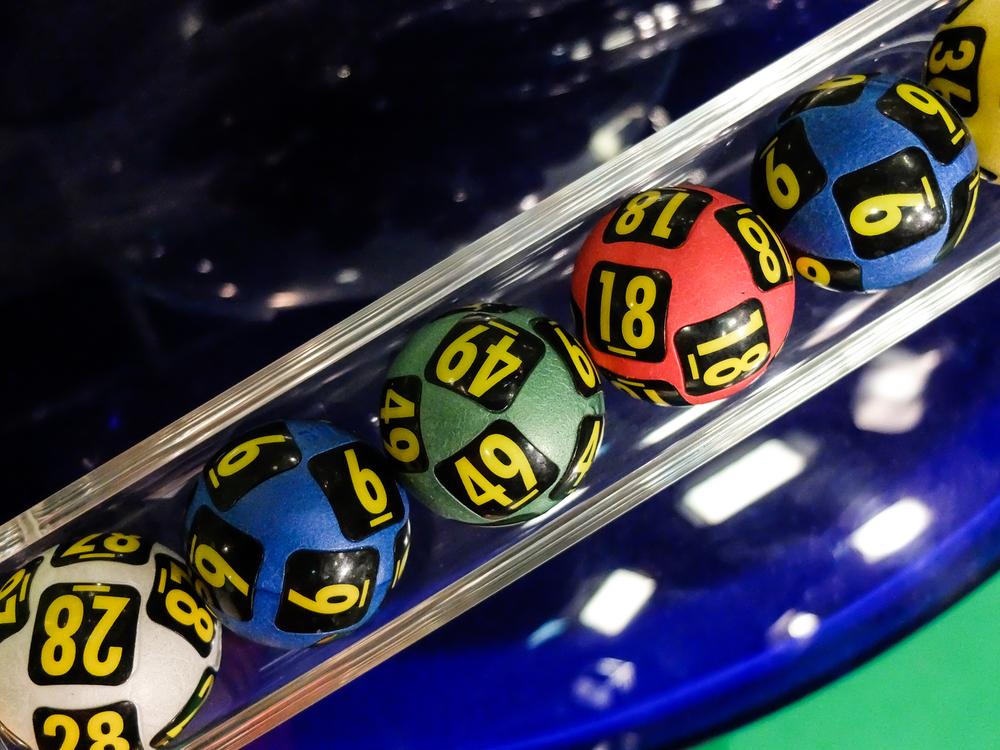 Bile loto colorate de la extrageri