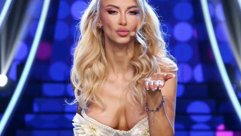 Primele imagini de la cununia civilă a Andreei Bălan cu Victor Cornea. Ce rochie surprinzătoare a purtat artista