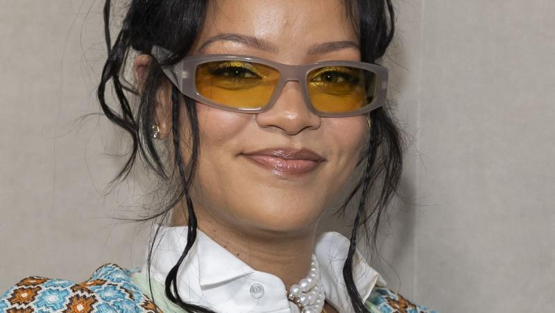 Rihanna si fiica sa, Rocki, prima poză oficială. Cum arată micuța si cu cine seamănă