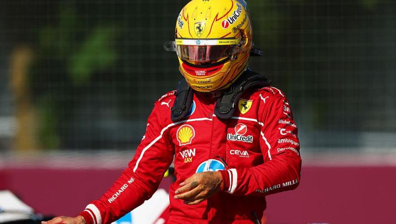 Kim Kardashian și Lewis Hamilton, ipostaze tandre în valurile oceanului. Imaginile care au generat o mulțime de reacții online