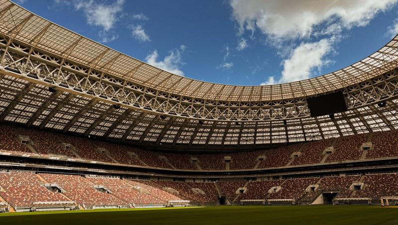 stadion pe un fundal deschis la culoare