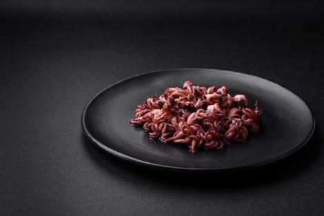 Caracatiță baby marinată și crocantă. Un răsfățat culinar inedit