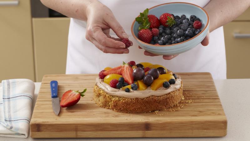 Prăjitură de mămăligă cu lăm&acirc;ie și bezea. Un deliciu pentru toate gusturile