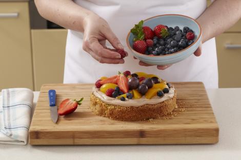 Prăjitură de mămăligă cu lăm&acirc;ie și bezea. Un deliciu pentru toate gusturile