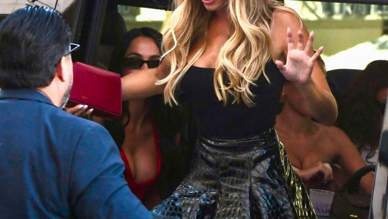 Alertă de cuplu nou în showbiz. Nu și-au putut dezlipi mâinile și buzele unul de celălalt