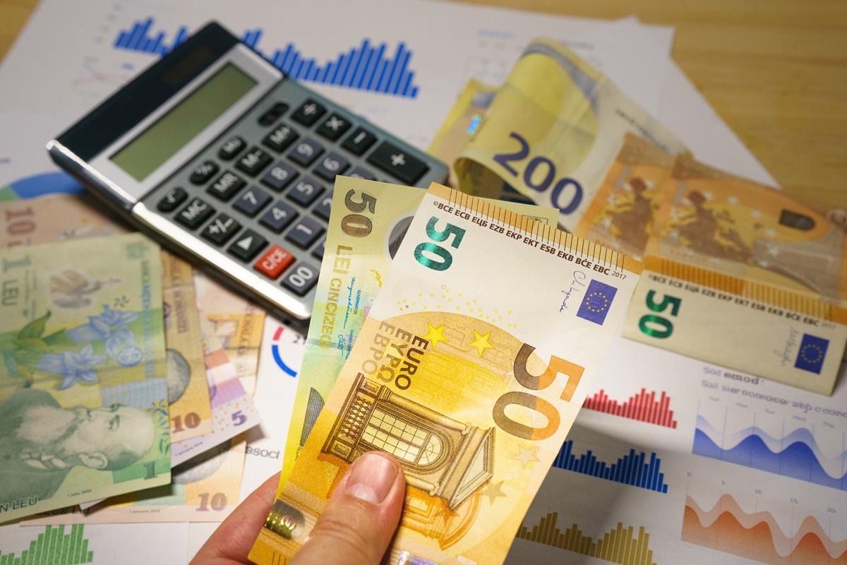 Euro sare de 5,14 lei și lovește buzunarele rom&acirc;nilor: vin scumpiri &icirc;n lanț &icirc;n contextul celui mai slab leu din istorie