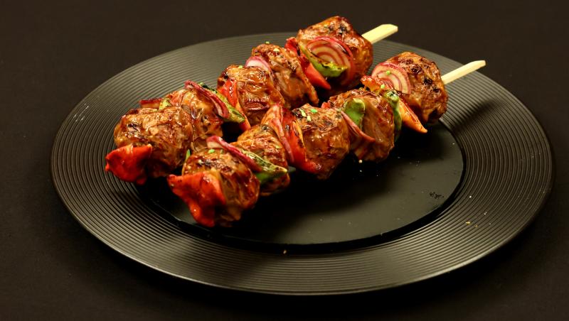 Chefi la cuțite, 6 aprilie 2026. Simina Baciu i-a surprins pe chefi cu torturile ei în formă de mici, frigărui, burger și shaorma