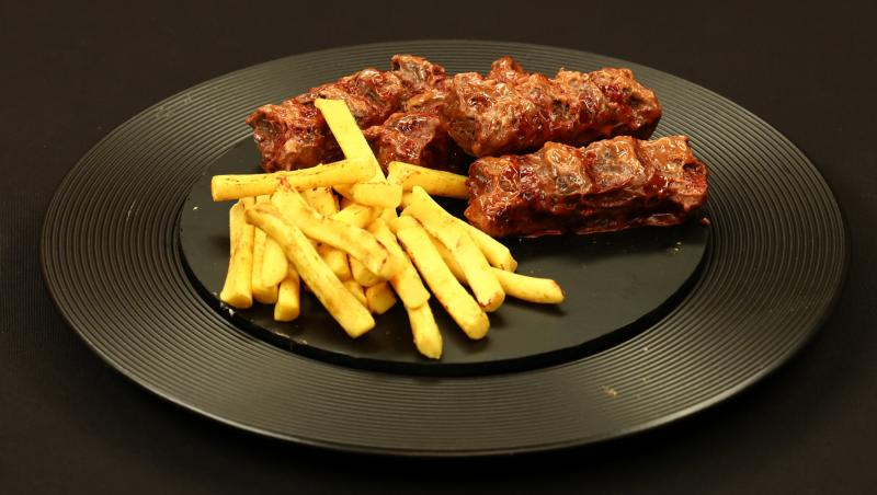 Chefi la cuțite, 6 aprilie 2026. Simina Baciu i-a surprins pe chefi cu torturile ei în formă de mici, frigărui, burger și shaorma