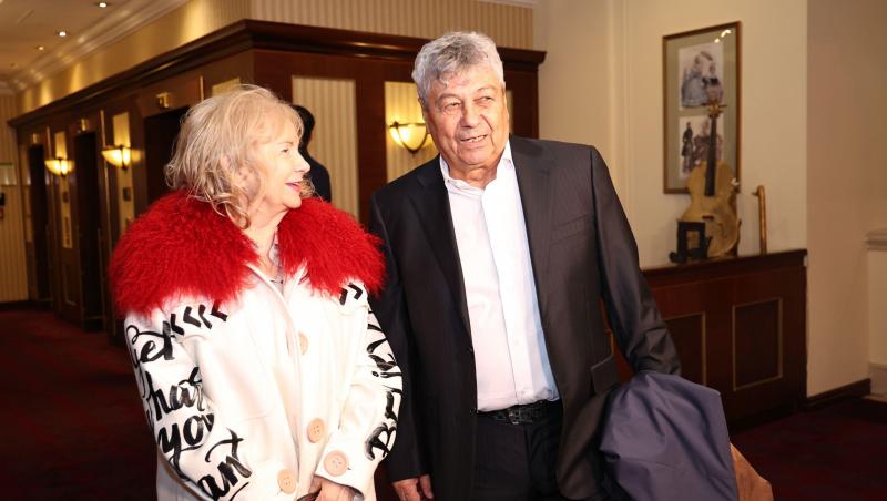 Oamenii s-au adunat pentru a-i aduce un ultim omagiu lui Mircea Lucescu. Imagini emoționante din fața Spitalului Universitar