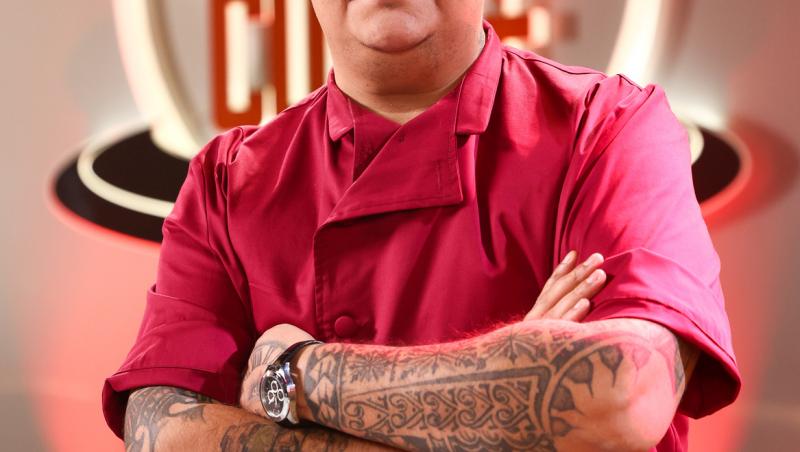 Chefi la cuțite, 8 aprilie 2026. Cine sunt concurenții din echipa lui Chef Richard Abou Zaki. Ei poartă tunica bordo în sezonul 17