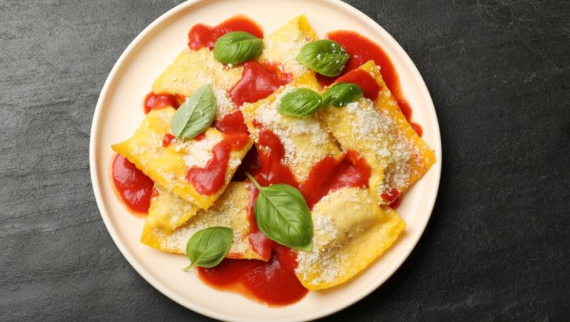 Ravioli cu homar și sos de br&acirc;nză și roșii. Rețeta sofisticată cu care &icirc;ți vei impresiona oaspeții