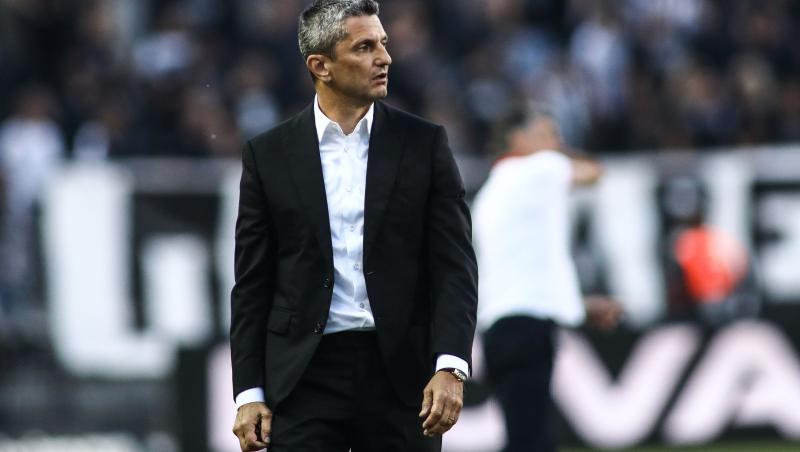 Gestul copleșitor făcut de Răzvan Lucescu la priveghiul tatălui său. Mircea Lucescu este omagiat pe Arena Națională