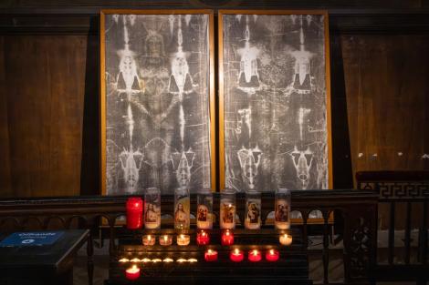 Giulgiul din Torino a fost supus unor teste ADN. De unde ar proveni artefactul religios, de fapt