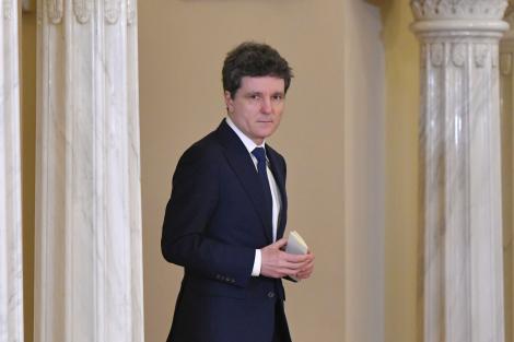 C&acirc;t costă rucsacul lui Nicușor Dan. Președintele Rom&acirc;niei nu se desparte de acest accesoriu vestimentar