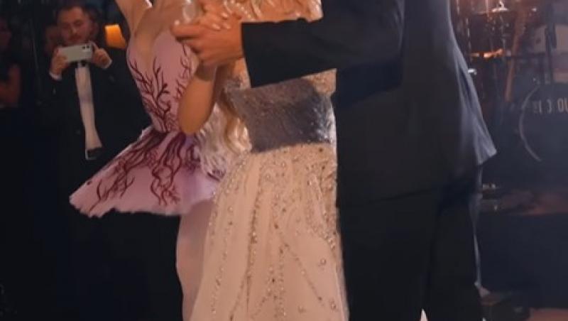 Andreea Bălan și Victor Cornea, moment emoționant la valsul mirilor. Invitații au privit fascinați coregrafia celor doi