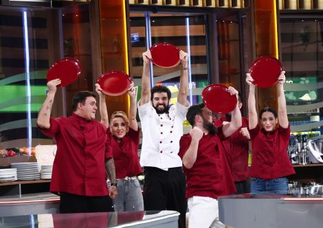 Echipa bordo a obținut o nouă victorie. Provocare dură: Chefii &icirc;și impun unii altora combinații grele de ingrediente
