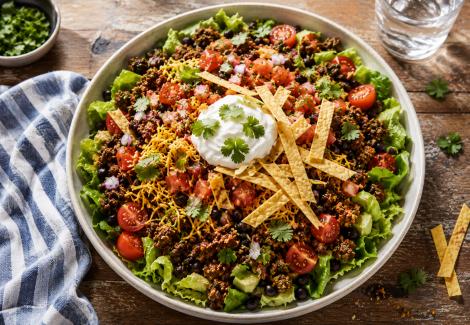 Taco Salad. Rețetă consistentă și sățioasă, inspirată din varianta clasică Tex-Mex