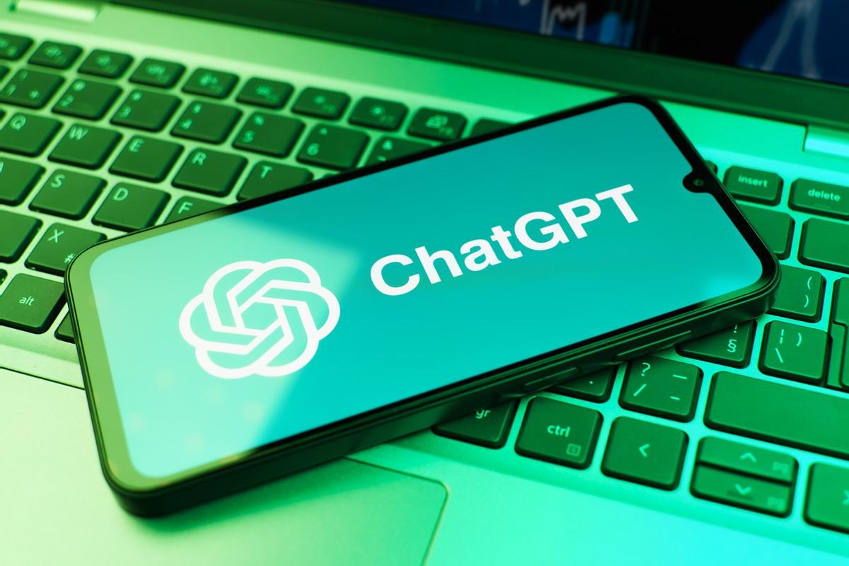 ChatGPT poate să &icirc;ți dezvăluie adresa și numărul de telefon. Avertismentul urgent al experților