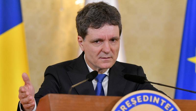 Nicușor Dan la pupitru președintelui