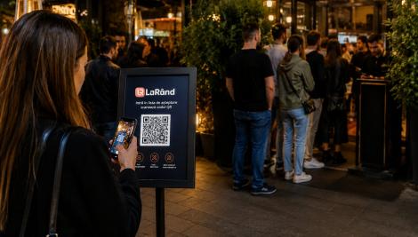(P) LaR&acirc;nd transformă cozile din restaurante &icirc;n liste de așteptare digitale