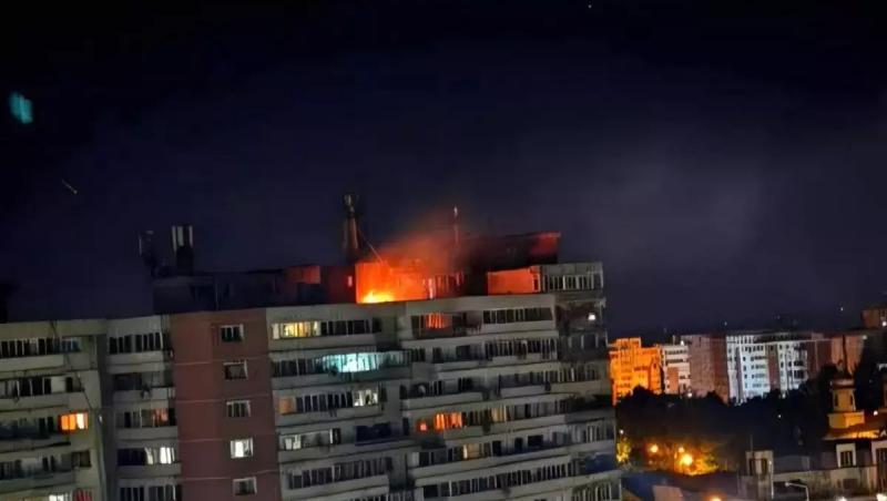 Un bloc &icirc;n flăcări