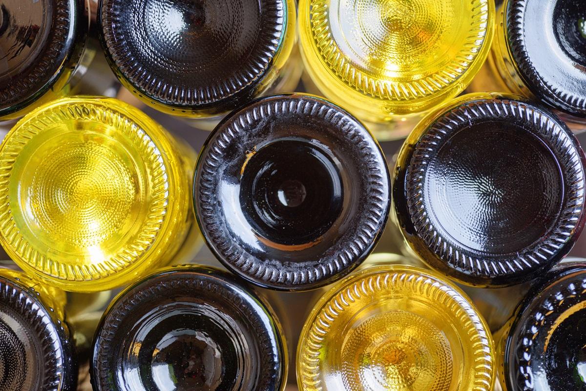 De ce au sticlele de vin ad&acirc;ncituri pe fund. Puțini știu răspunsul adevărat