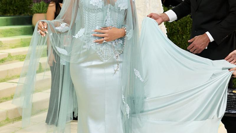 Cele mai neobișnuite ținute de la Met Gala 2026. Cum au pozat vedetele pe covorul roșu