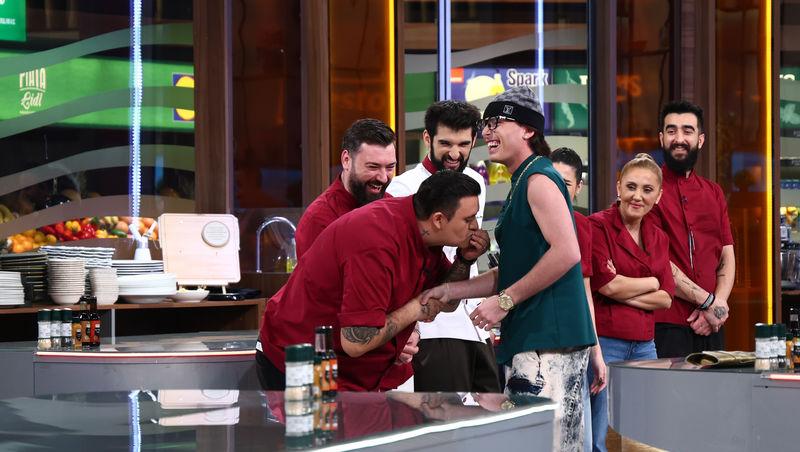 Chefi la cuțite, 5 mai 2026. Un nou concurent și-a făcut apariția în echipa verde. Pe cine a adus chef Alexandru Sautner