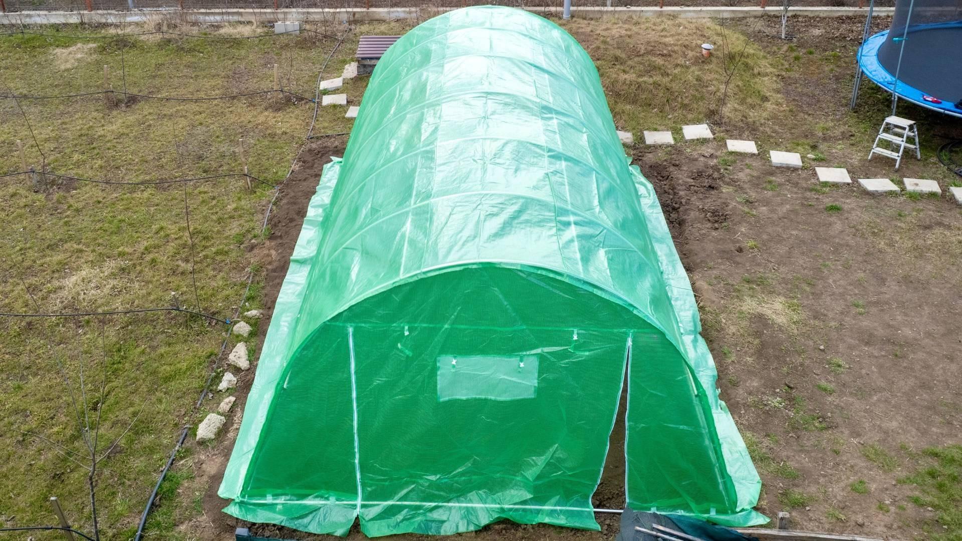 (P) 11 sfaturi pentru organizarea culturilor &icirc;ntr-un solar de grădină de la Meșterești