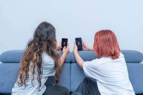 Tendința TikTok periculoasă care lasă copiii cu arsuri &bdquo;traumatizante&rdquo;. Avertisment urgent pentru părinți