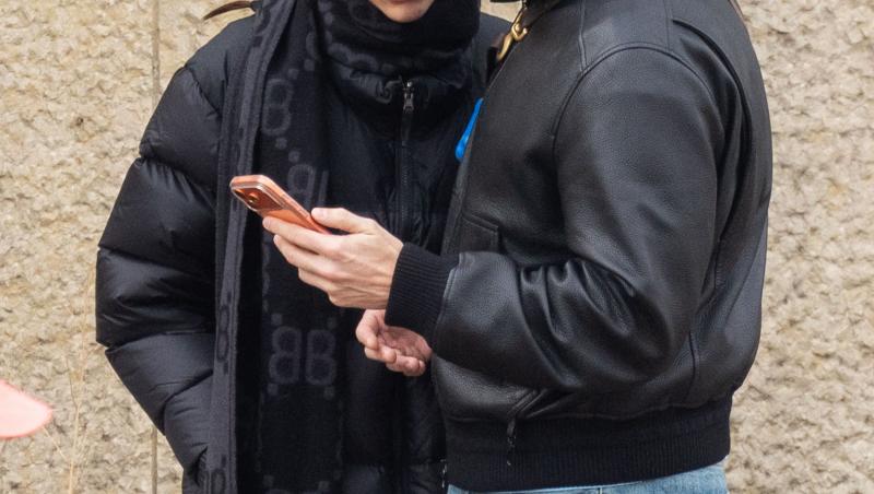 Cântăreața Dua Lipa și actorul Callum Turner s-au căsătorit în secret. Cum au arătat mirii la ceremonia restrânsă