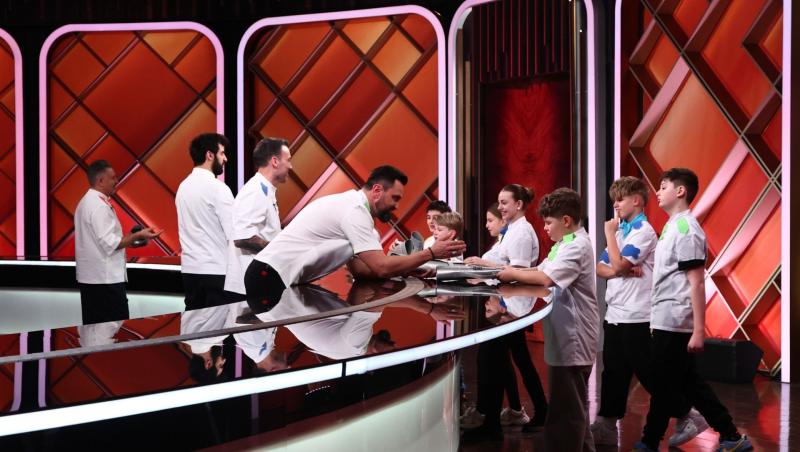 Se desemnează câștigătorul sezonului Chefi la cuțite – Viitorul are gust. Ei sunt cei patru concurenți care gătesc în Finală