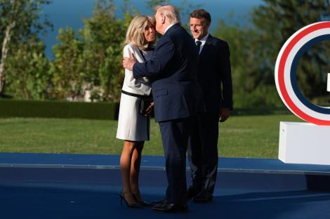 Ce i-ar fi șoptit Donald Trump lui Brigitte Macron la ureche. Momentul a devenit rapid viral pe rețelele de socializare