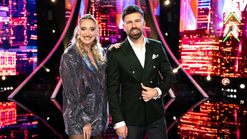 Recunoști vedeta din imagine? Apare zilnic la TV, iar vocea sa este considerată una dintre cele mai bune din România