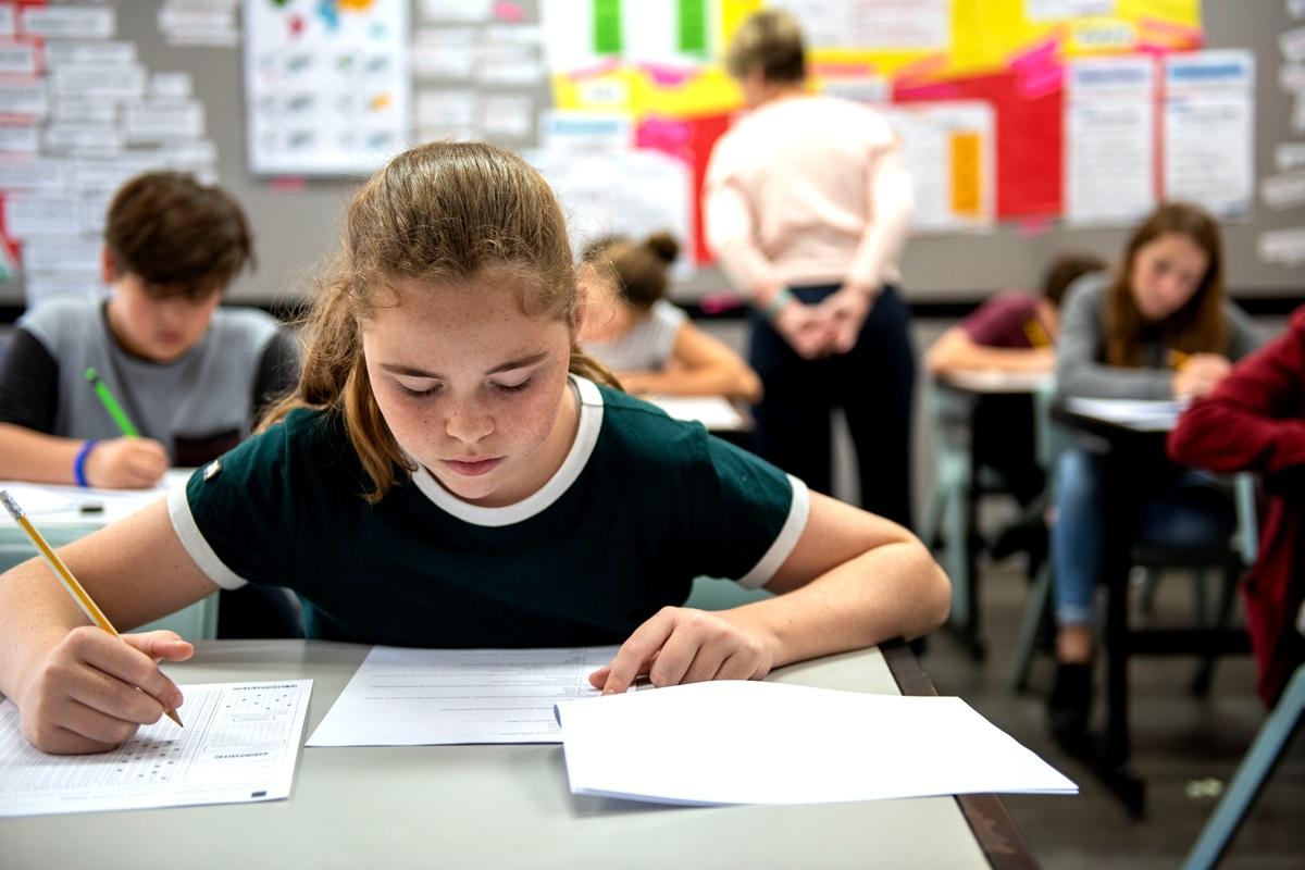 Perlele de la Evaluarea Națională 2026. Cele mai amuzante răspunsuri date de elevi la proba de Limba și literatura rom&acirc;nă