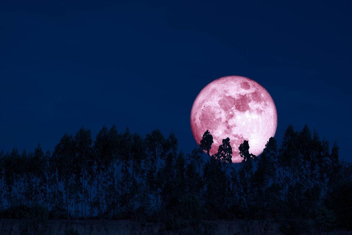 C&acirc;nd va avea loc Luna Căpșună din iunie 2026. E diferită față de orice altă Lună Plină