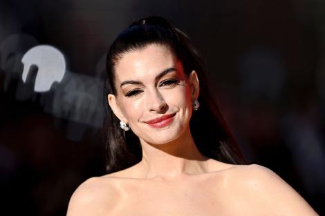 Cum arată Anne Hathaway cu burtica de gravidă la 43 de ani. Urmează să devină mamă a 3-a oară
