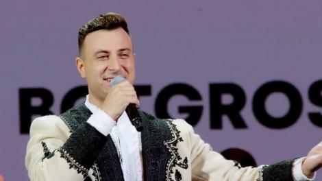 Cum arată fratele lui Valentin Sanfira. Artistul a publicat o imagine &icirc;n mediul online care i-a surprins pe toți