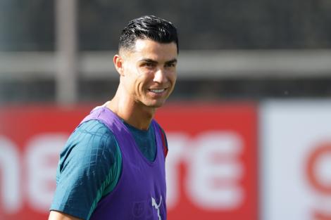 Cristiano Ronaldo, moment emoționant alături de fiul său &icirc;n timp ce &icirc;l &icirc;nvață mișcări inedite de fotbal