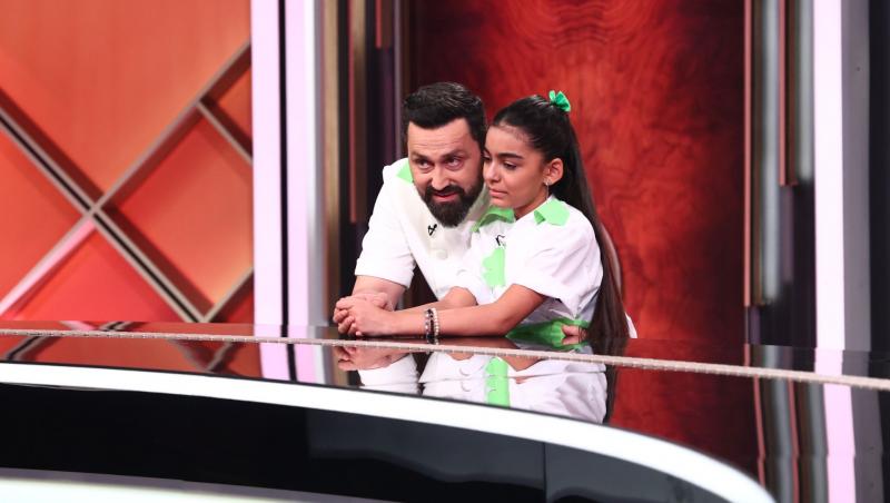 chef și concurent pe un fundal deschis la culoare
