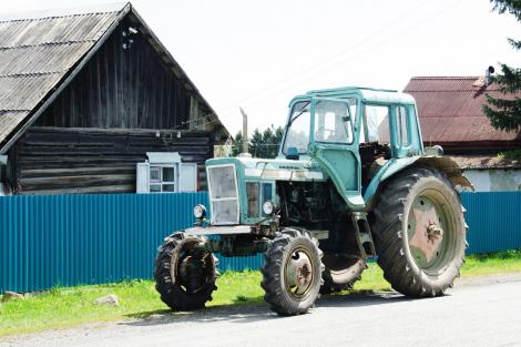 Fermier forțat să plătească o pagubă de 8.000 de euro din cauza tractorului parcat l&acirc;ngă casă. Cum a cauzat pierderea fantastică