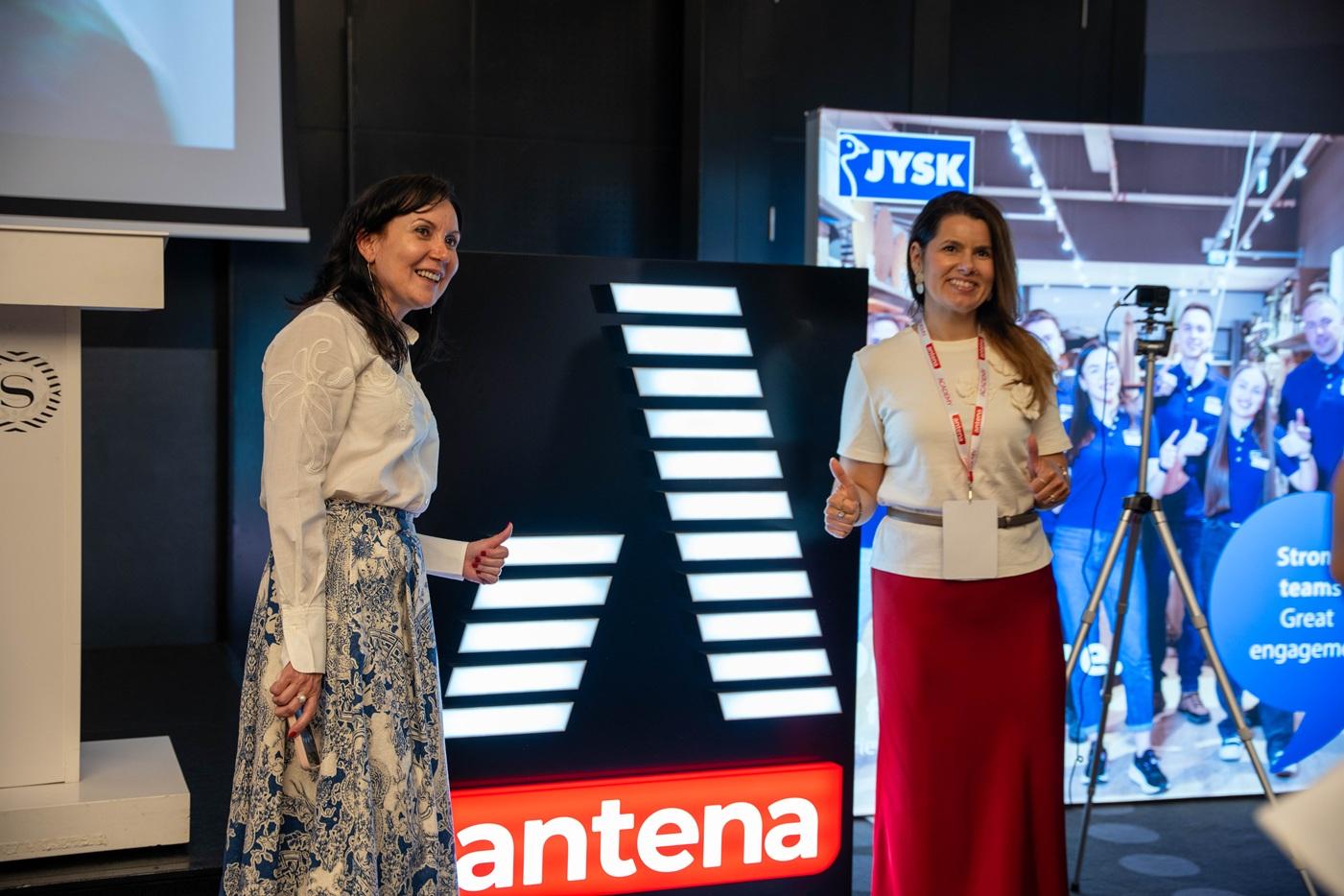 imagine cu sigla antena si participanti la conferința „Piața muncii în fața revoluției AI” organizata de 	Antena Academy și Antena Group